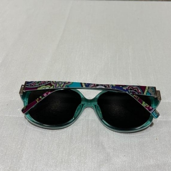 Vera Bradley Payton Paisley Print Sunglasses With Floral Hard Case - Picture 6 of 9